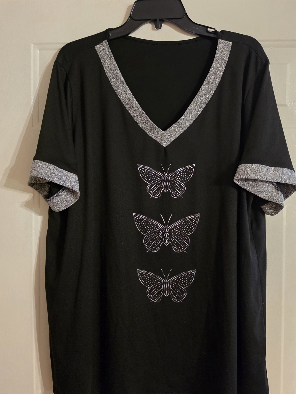 Women's Black V-Neck Butterfly Accent Short Sleeve Top with Silver Trim Size 4X - Picture 5 of 5